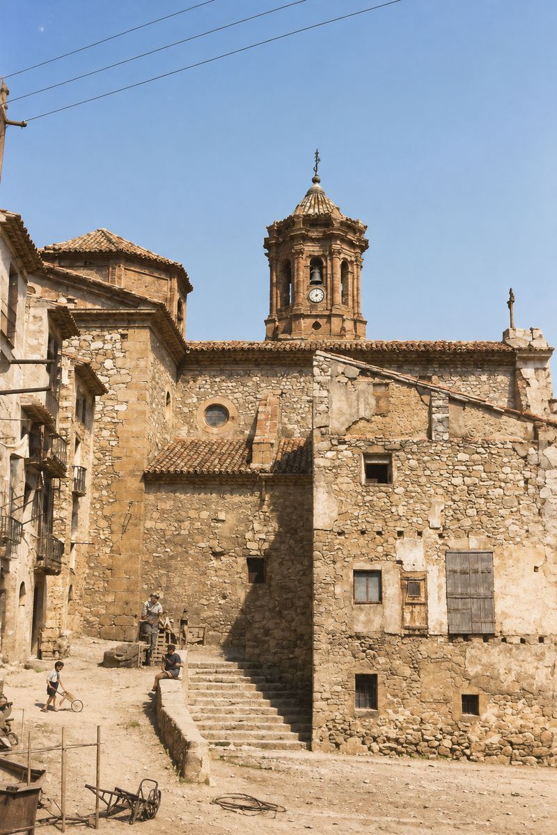 La nave de la iglesia con un óculo y el campanario sobre una casa de piedra, con unas escaleras de pretil inclinado y unos niños lejos.